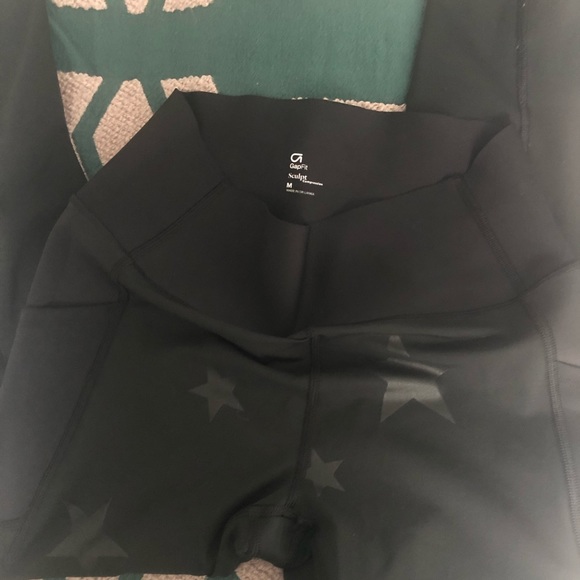 GapFit black leggings- star design - Picture 3 of 6